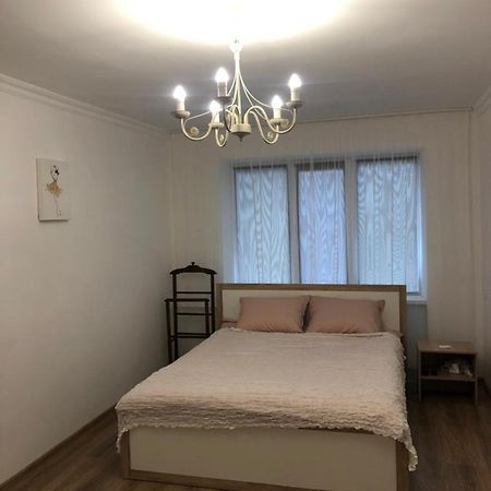 Квартира Подобово Однокімнатна Lutsʼk Dış mekan fotoğraf